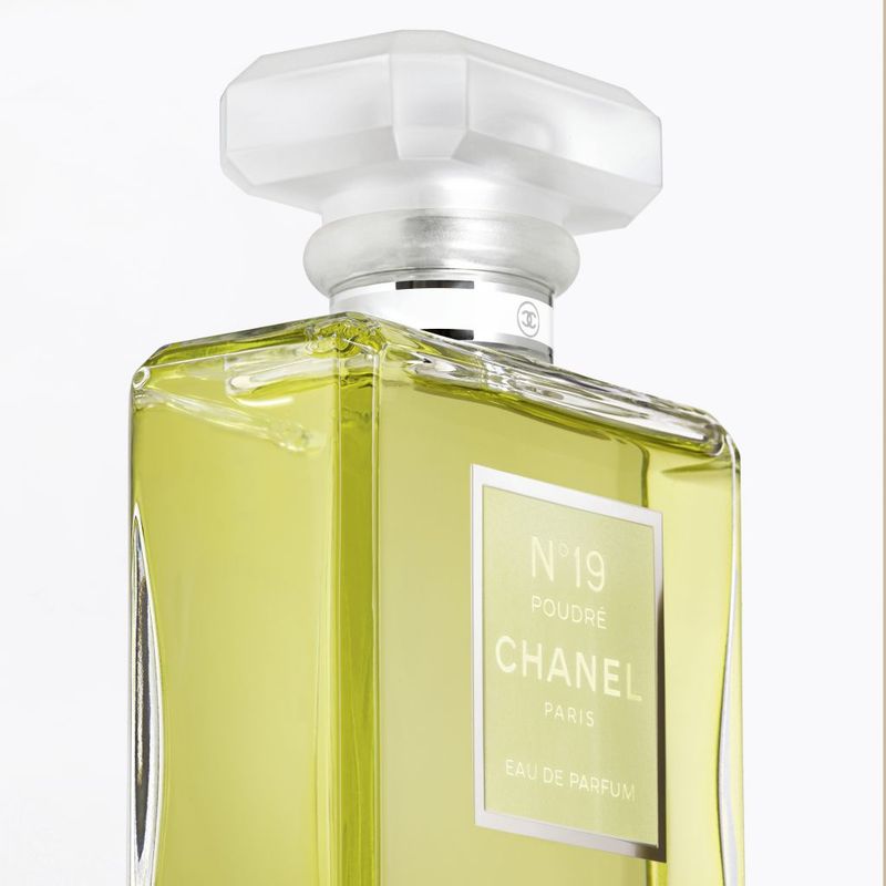 CHANEL N°19 Poudré Eau De Parfum Vaporizzatore