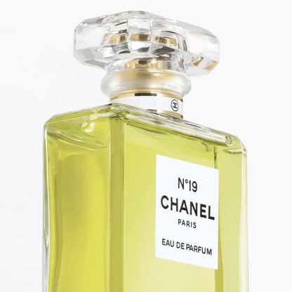 CHANEL N°19 Eau De Parfum Vaporizzatore