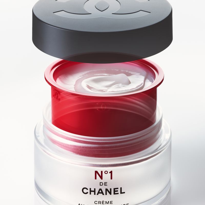 CHANEL N°1 DE CHANEL CREMA ALLA CAMELIA ROSSA RIMPOLPARE - LEVIGARE - PROTEGGERE