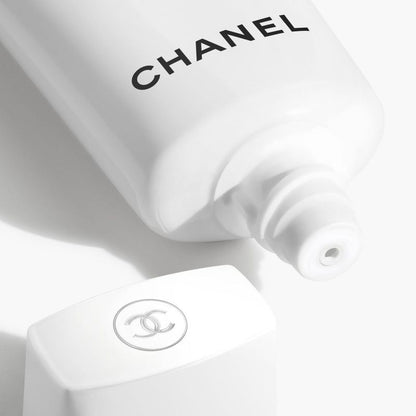 CHANEL Uv Essentiel Protezione Globale Uv - Inquinamento - Antiossidante Spf 50