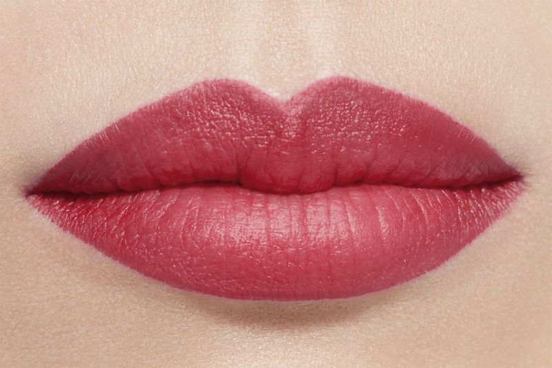 CHANEL Rouge Allure Velvet Il Rossetto Vellutato Luminoso