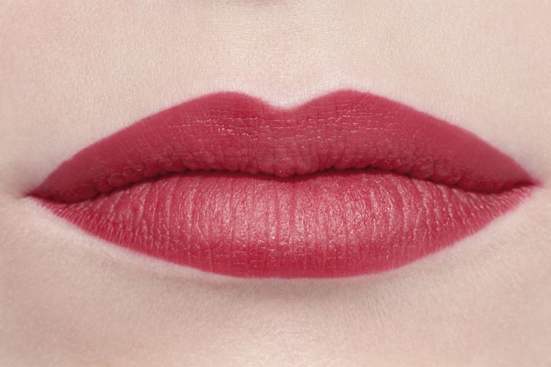 CHANEL Rouge Allure Velvet Il Rossetto Vellutato Luminoso