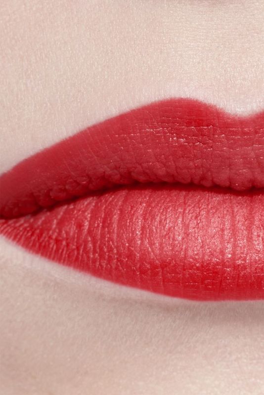 CHANEL Rouge Allure Velvet Il Rossetto Vellutato Luminoso