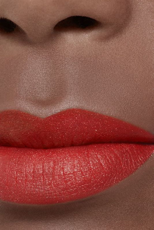 CHANEL Rouge Allure Velvet Il Rossetto Vellutato Luminoso