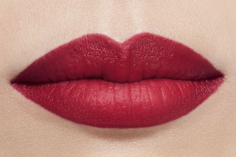 CHANEL Rouge Allure Velvet Il Rossetto Vellutato Luminoso