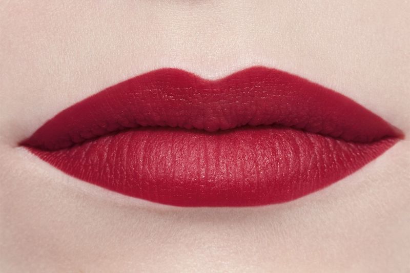 CHANEL Rouge Allure Velvet Il Rossetto Vellutato Luminoso