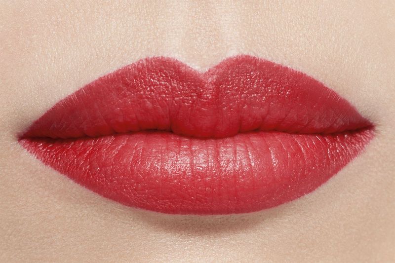 CHANEL Rouge Allure Velvet Il Rossetto Vellutato Luminoso