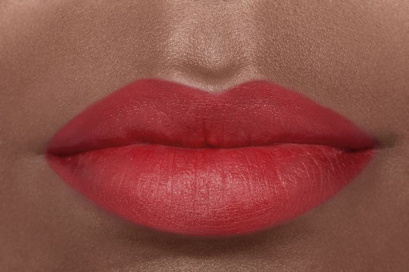 CHANEL Rouge Allure Velvet Il Rossetto Vellutato Luminoso