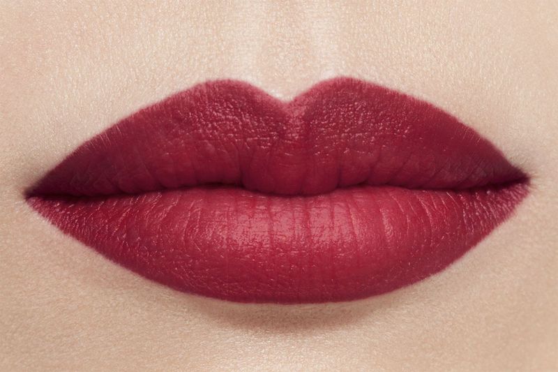 CHANEL Rouge Allure Velvet Il Rossetto Vellutato Luminoso