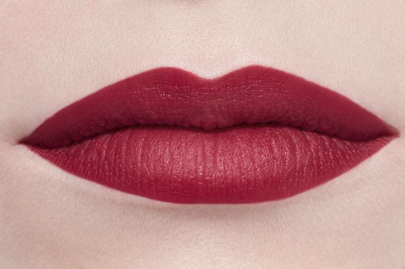 CHANEL Rouge Allure Velvet Il Rossetto Vellutato Luminoso