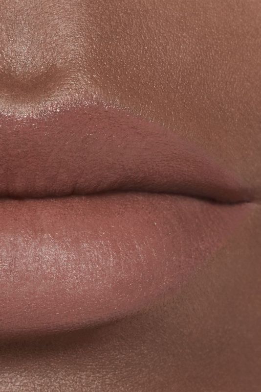 CHANEL Rouge Allure Velvet Il Rossetto Vellutato Luminoso