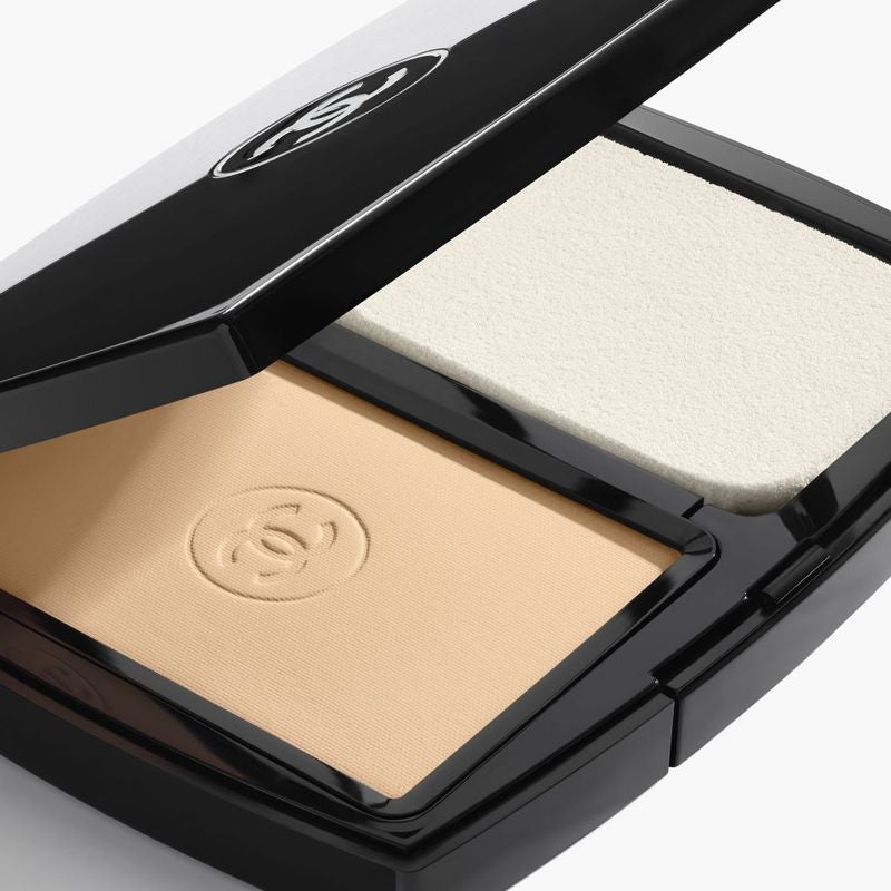 CHANEL Ultra Le Teint Fondotinta Compatto Ad Alta Perfezione. Lunga Tenuta. Massimo Confort