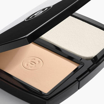 CHANEL Ultra Le Teint Fondotinta Compatto Ad Alta Perfezione. Lunga Tenuta. Massimo Confort