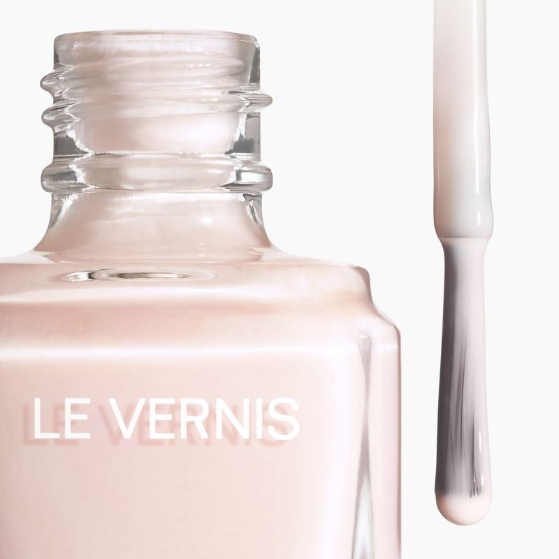 CHANEL Le Vernis Colore E Brillantezza Lunga Tenuta