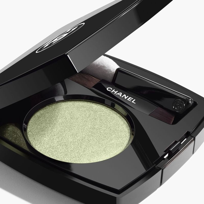 CHANEL OMBRE ESSENTIELLE OMBRETTO MULTIUSO A LUNGA TENUTA