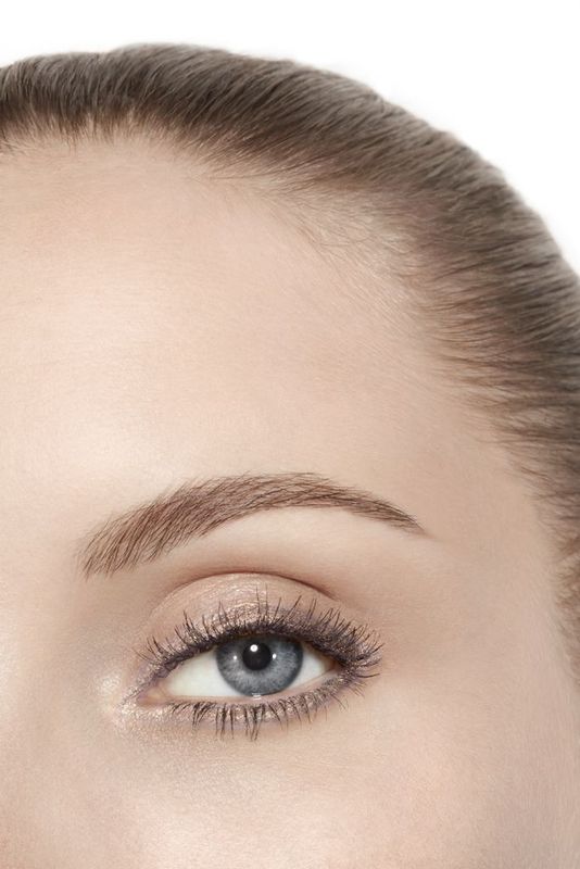 CHANEL OMBRE ESSENTIELLE OMBRETTO MULTIUSO A LUNGA TENUTA